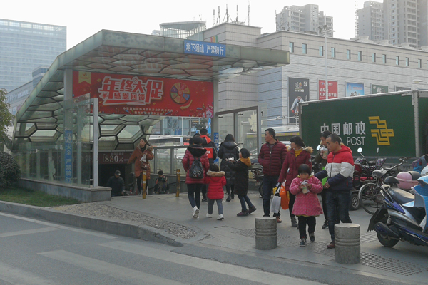 長虹路地下過街通道入口廣告位-拷貝.jpg 長虹路地下過街通道入口廣告位-拷貝.jpg