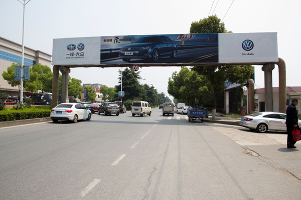 富康大道橫跨街廣告牌-拷貝.jpg 富康大道橫跨街廣告牌-拷貝.jpg